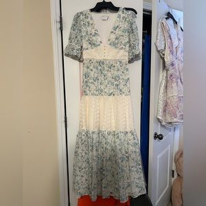 asos design eyelet tiered dress with floral pattern only worn once(photoshoot)